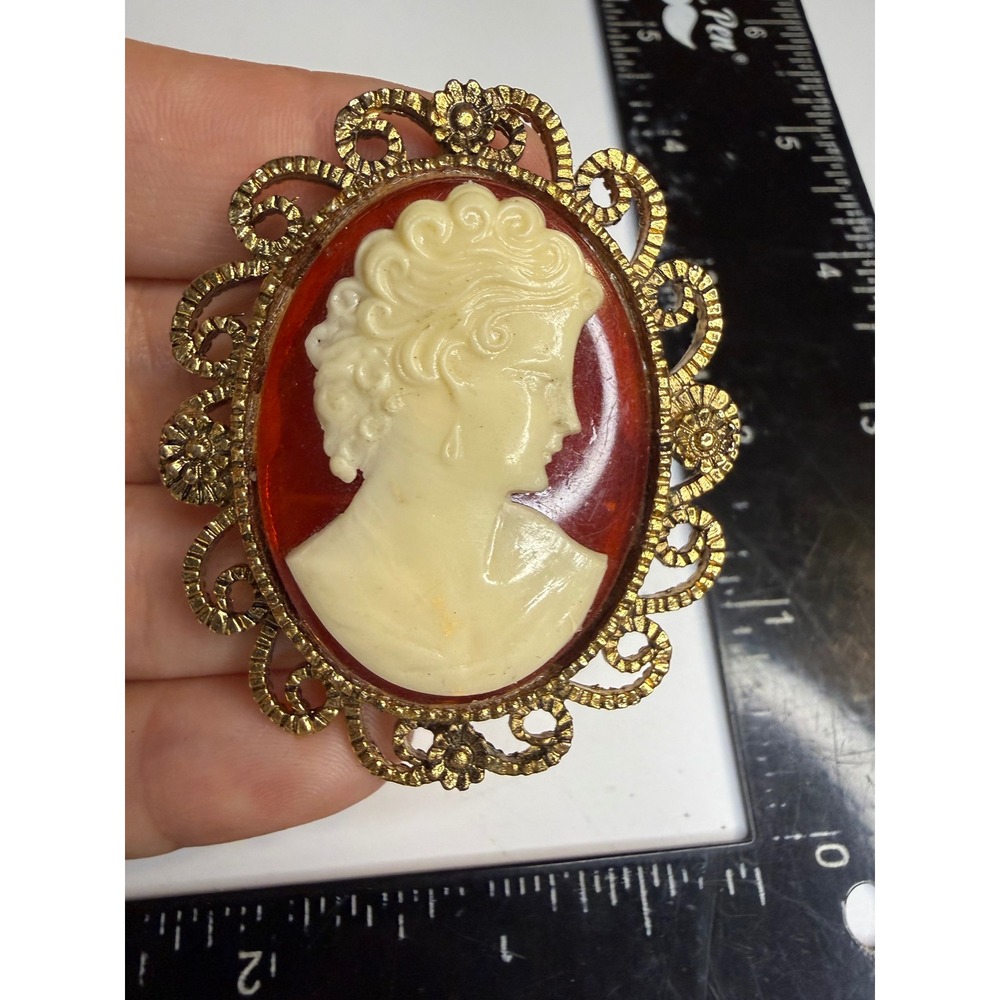 Vintage Red Cameo Brooch Gold Tone Filigree Frame Pendant 2-Way Jewelry